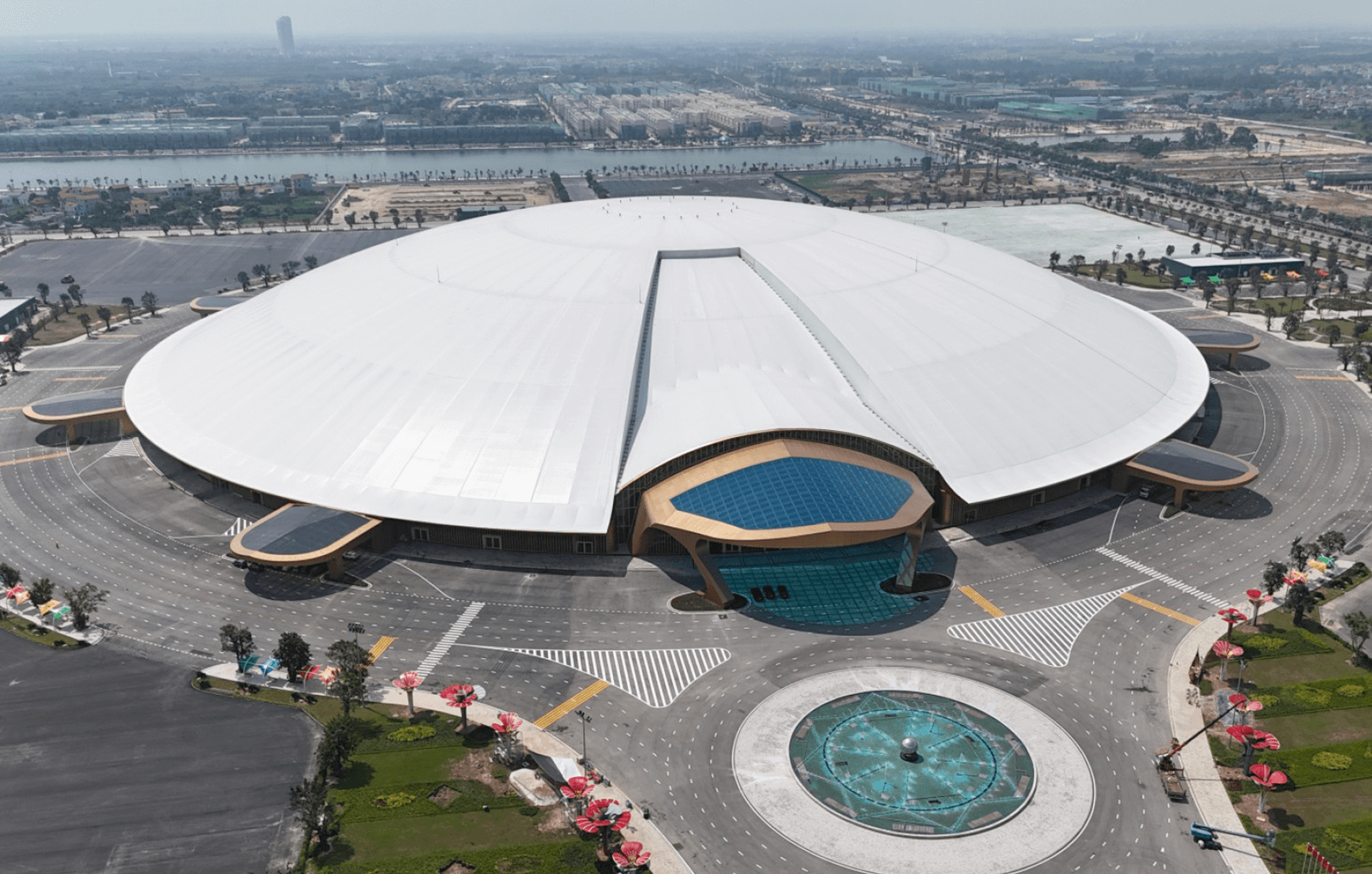 世界最大級の単独膜構造建築ハノイ国際展示場の外観